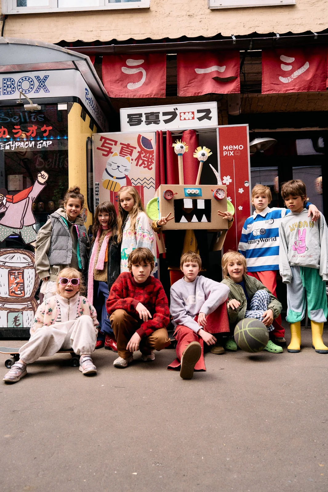 Frame Lab street shoot: a group of kids in a Moscow courtyard with a cardboard robot